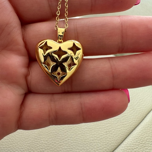 Gold plated Hollow Heart Necklace - Picture 4 of 4